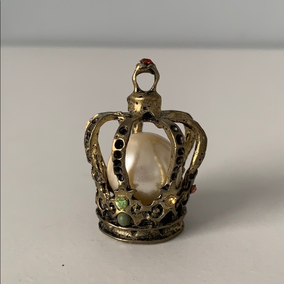 [FREE] with any purchase Vintage Style Crown Pendant - Picture 1 of 6
